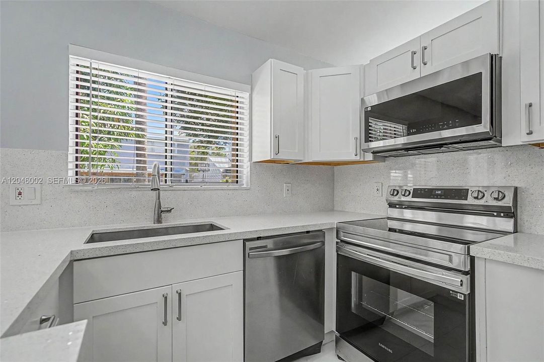 В аренду: $3,400 (3 спален, 2 ванн, 1453 Квадратных фут)