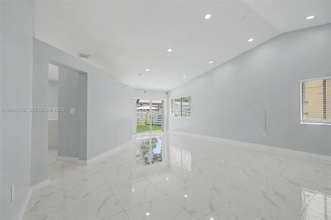В аренду: $3,400 (3 спален, 2 ванн, 1453 Квадратных фут)