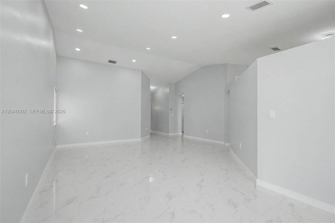 В аренду: $3,400 (3 спален, 2 ванн, 1453 Квадратных фут)