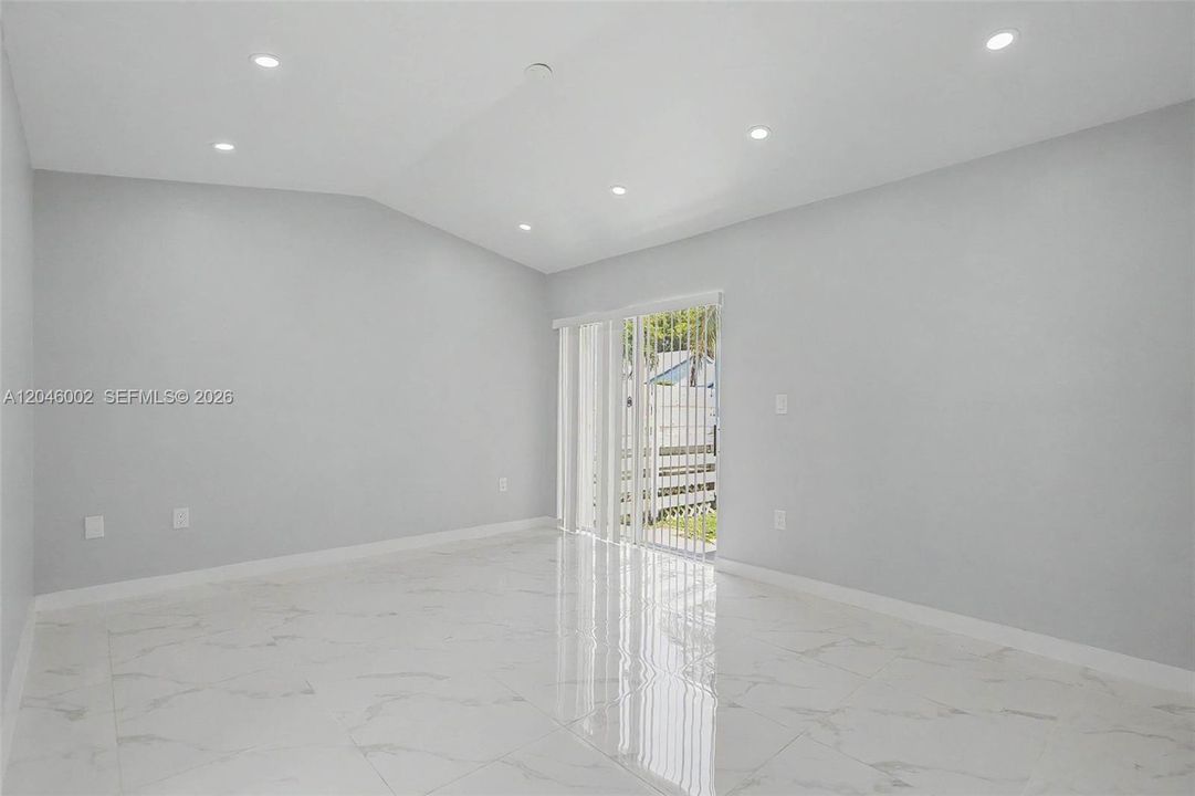 В аренду: $3,400 (3 спален, 2 ванн, 1453 Квадратных фут)