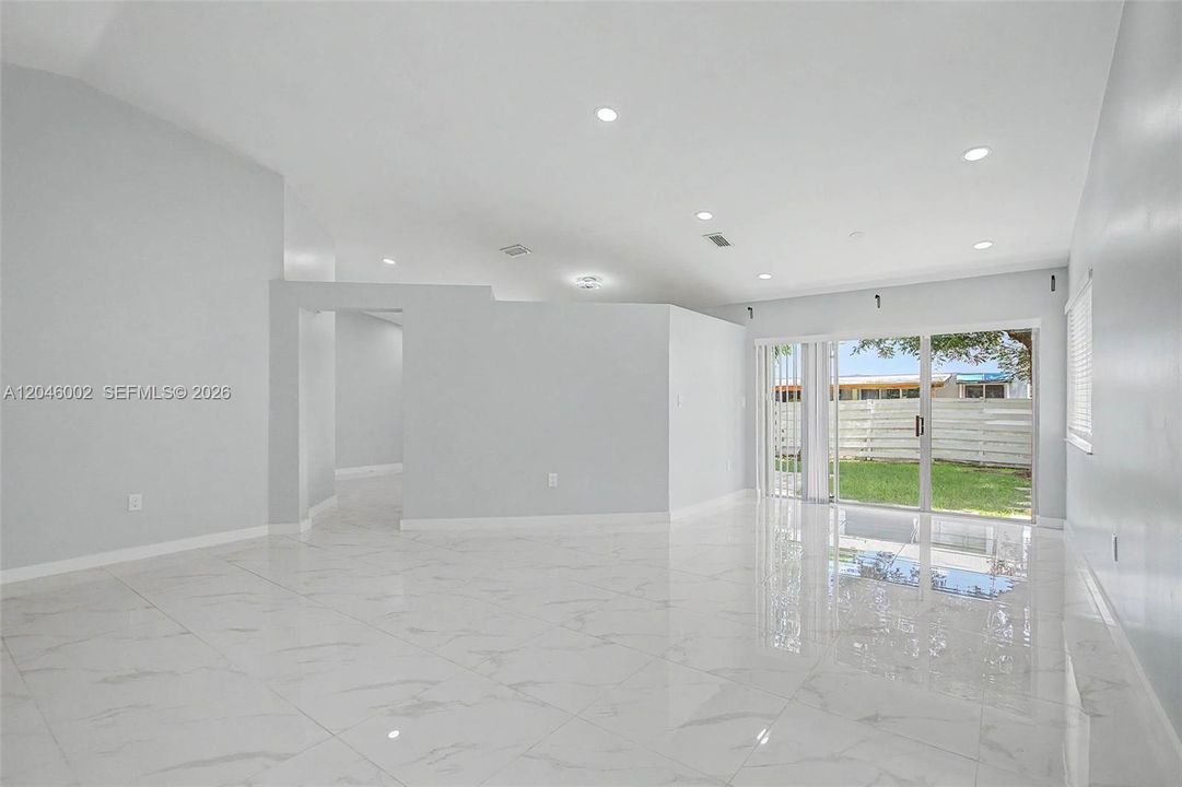 В аренду: $3,400 (3 спален, 2 ванн, 1453 Квадратных фут)