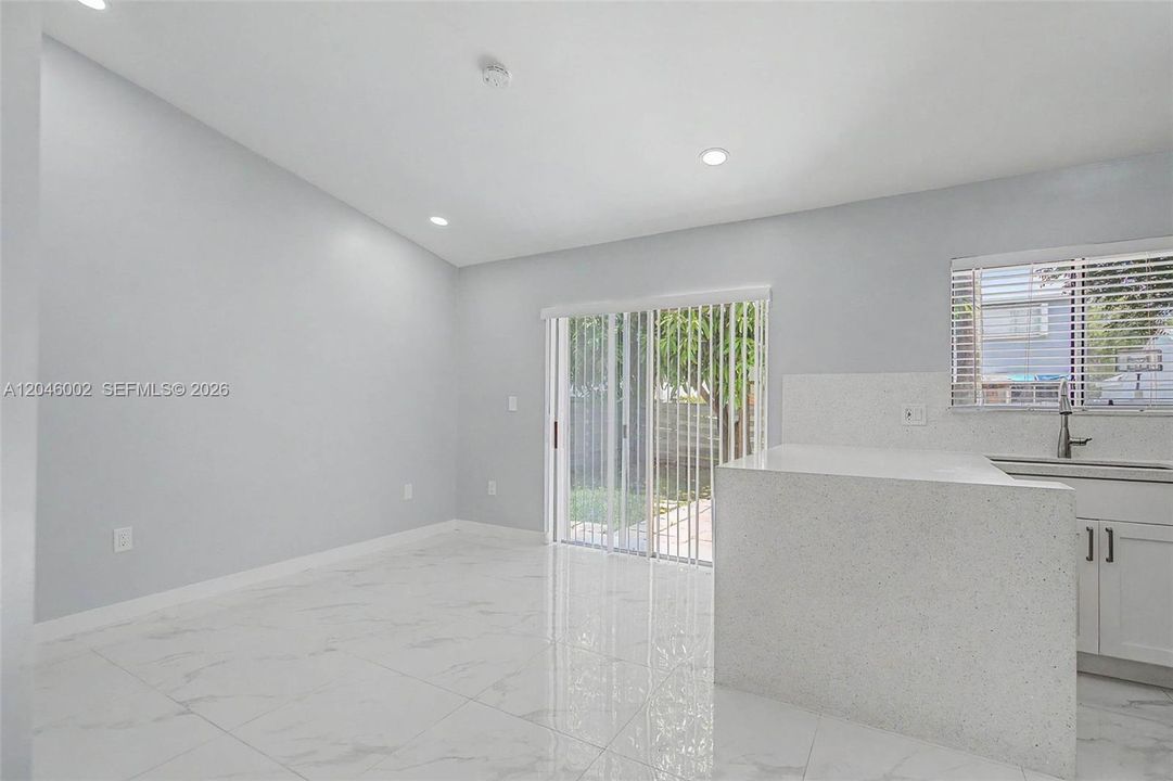 В аренду: $3,400 (3 спален, 2 ванн, 1453 Квадратных фут)