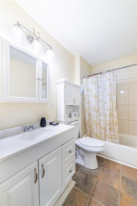 Unit1-BathroomV2