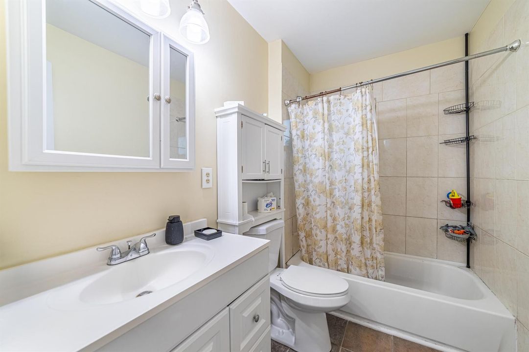 Unit1-Bathroom