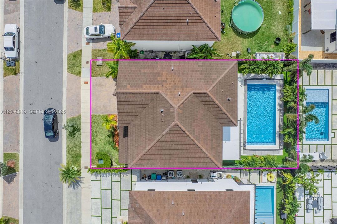 En Venta: $805,000 (4 camas, 2 baños, 2598 Pies cuadrados)