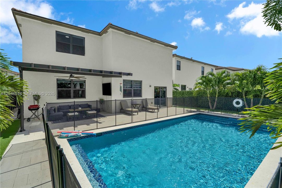 En Venta: $805,000 (4 camas, 2 baños, 2598 Pies cuadrados)