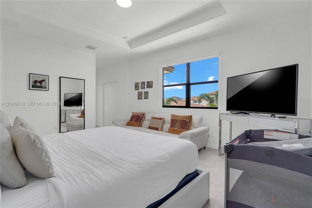 En Venta: $805,000 (4 camas, 2 baños, 2598 Pies cuadrados)