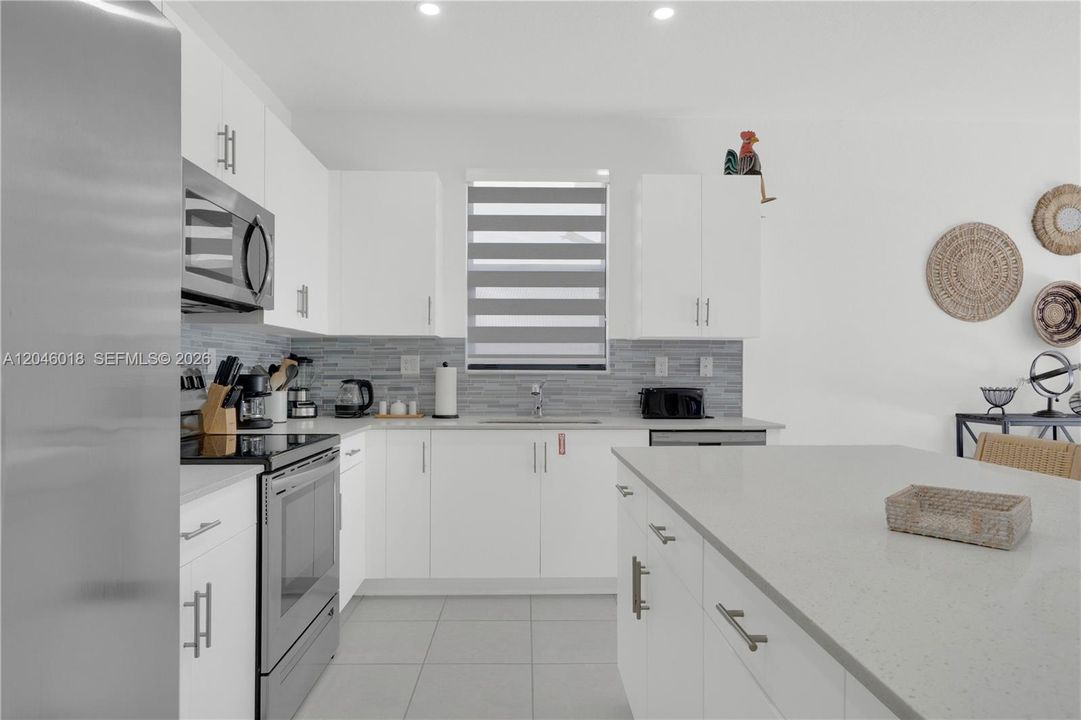 En Venta: $805,000 (4 camas, 2 baños, 2598 Pies cuadrados)