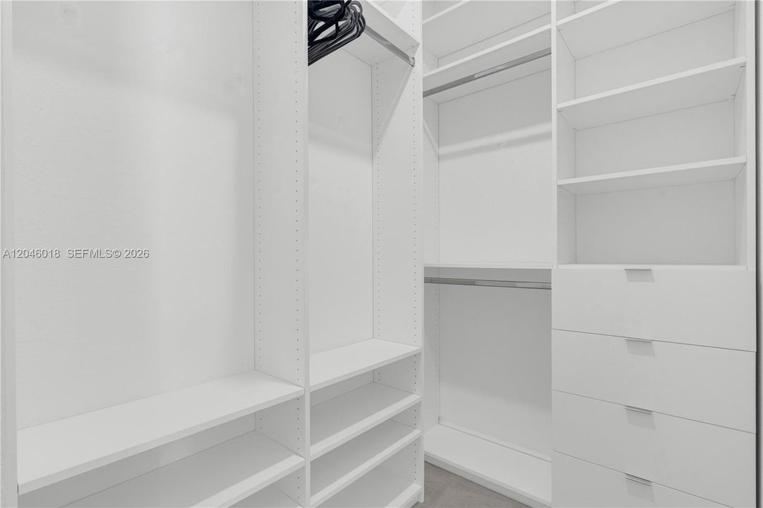 En Venta: $805,000 (4 camas, 2 baños, 2598 Pies cuadrados)