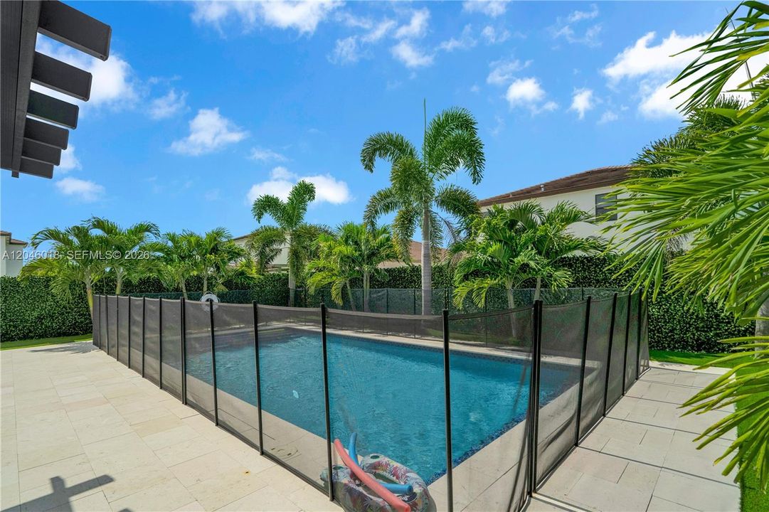 En Venta: $805,000 (4 camas, 2 baños, 2598 Pies cuadrados)