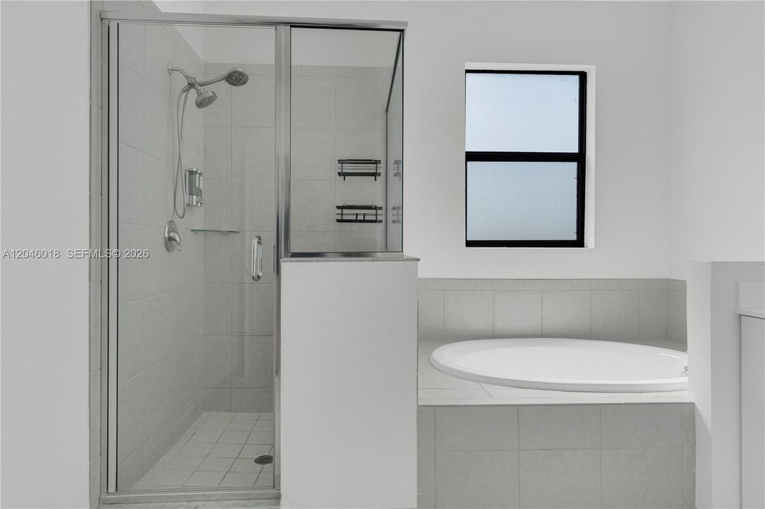 En Venta: $805,000 (4 camas, 2 baños, 2598 Pies cuadrados)