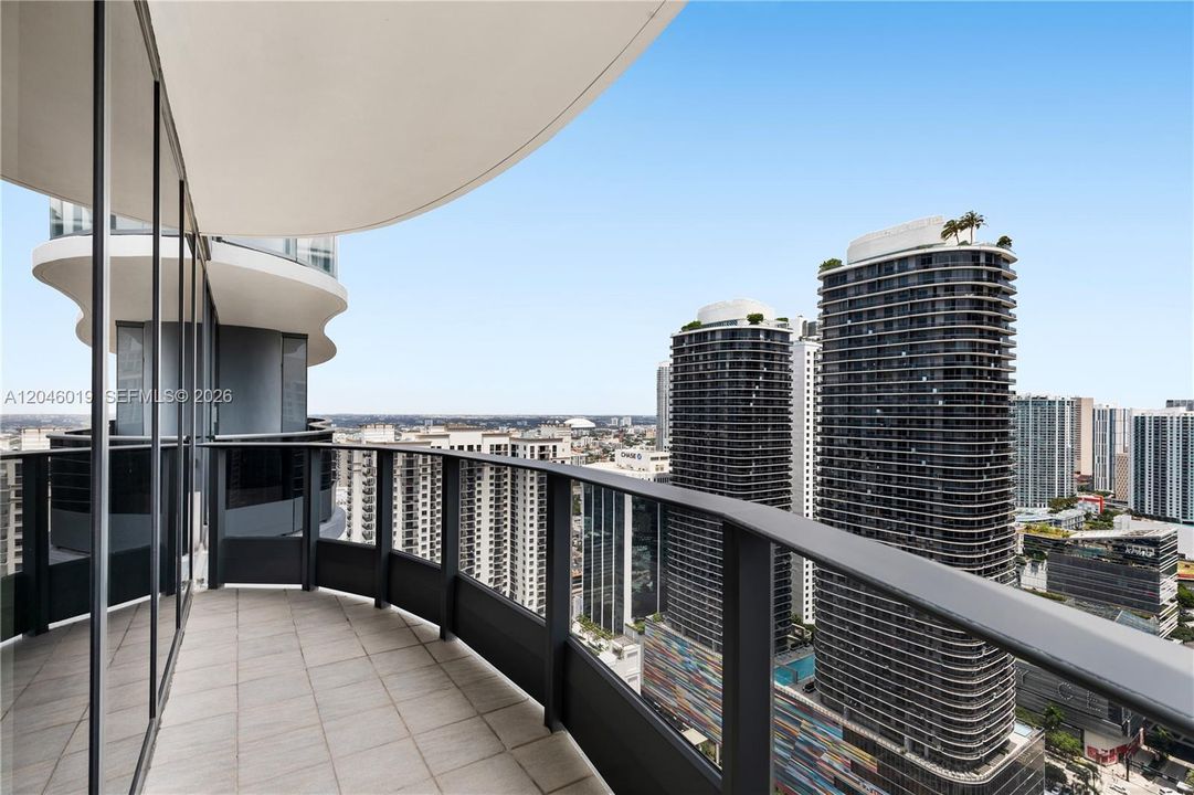 For Sale: $1,599,000 (2 beds, 2 baths, 1334 Square Feet)