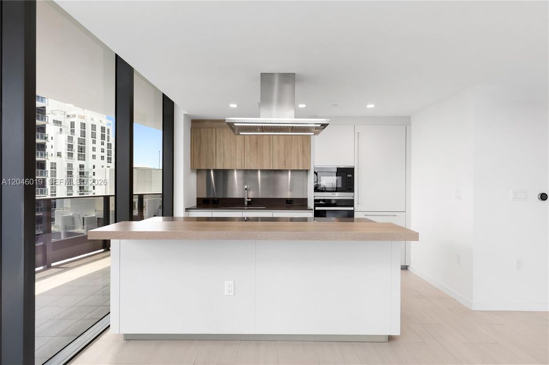 For Sale: $1,599,000 (2 beds, 2 baths, 1334 Square Feet)