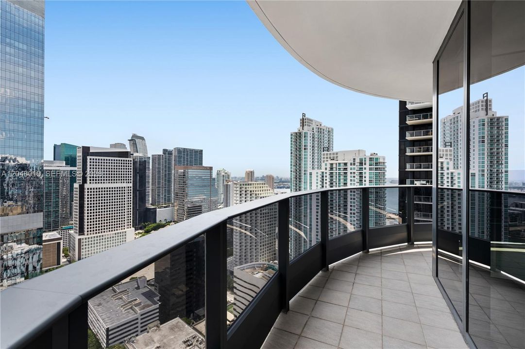 For Sale: $1,599,000 (2 beds, 2 baths, 1334 Square Feet)