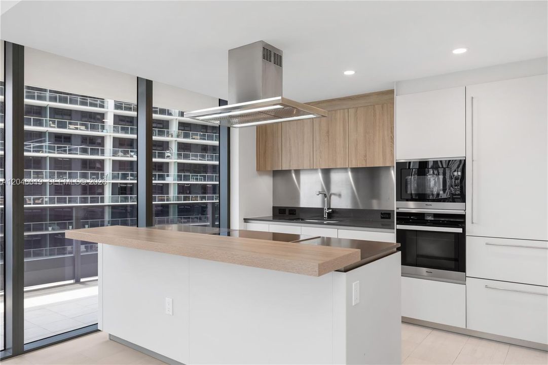 For Sale: $1,599,000 (2 beds, 2 baths, 1334 Square Feet)