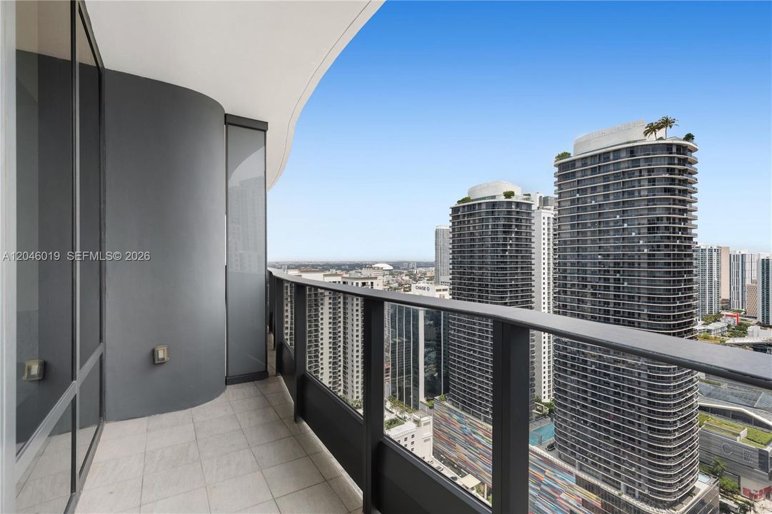 For Sale: $1,599,000 (2 beds, 2 baths, 1334 Square Feet)