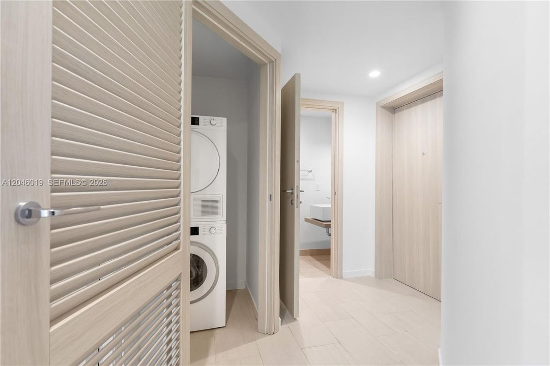 For Sale: $1,599,000 (2 beds, 2 baths, 1334 Square Feet)