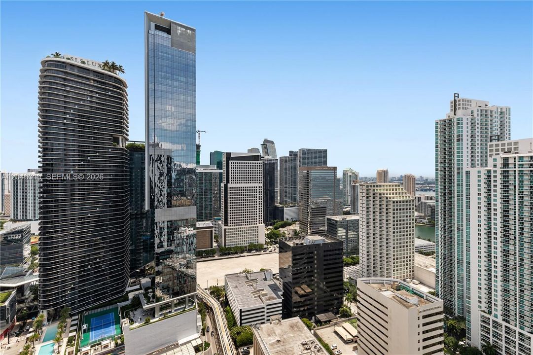For Sale: $1,599,000 (2 beds, 2 baths, 1334 Square Feet)