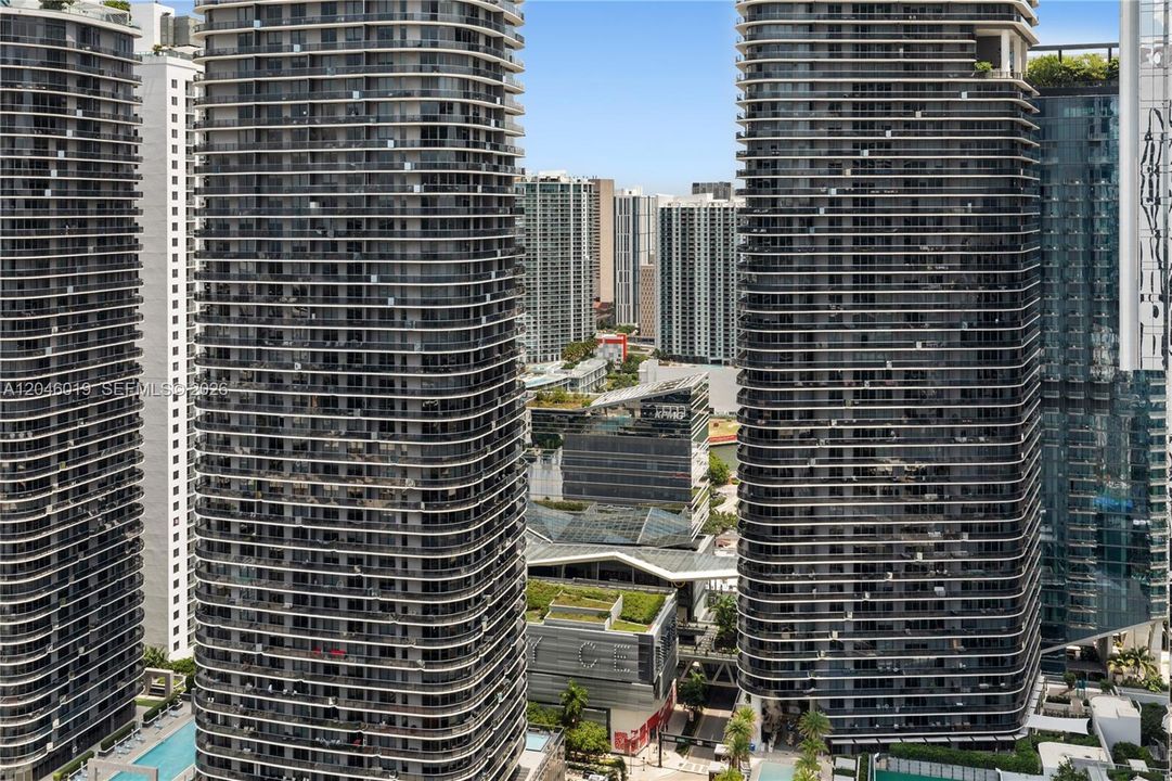 For Sale: $1,599,000 (2 beds, 2 baths, 1334 Square Feet)