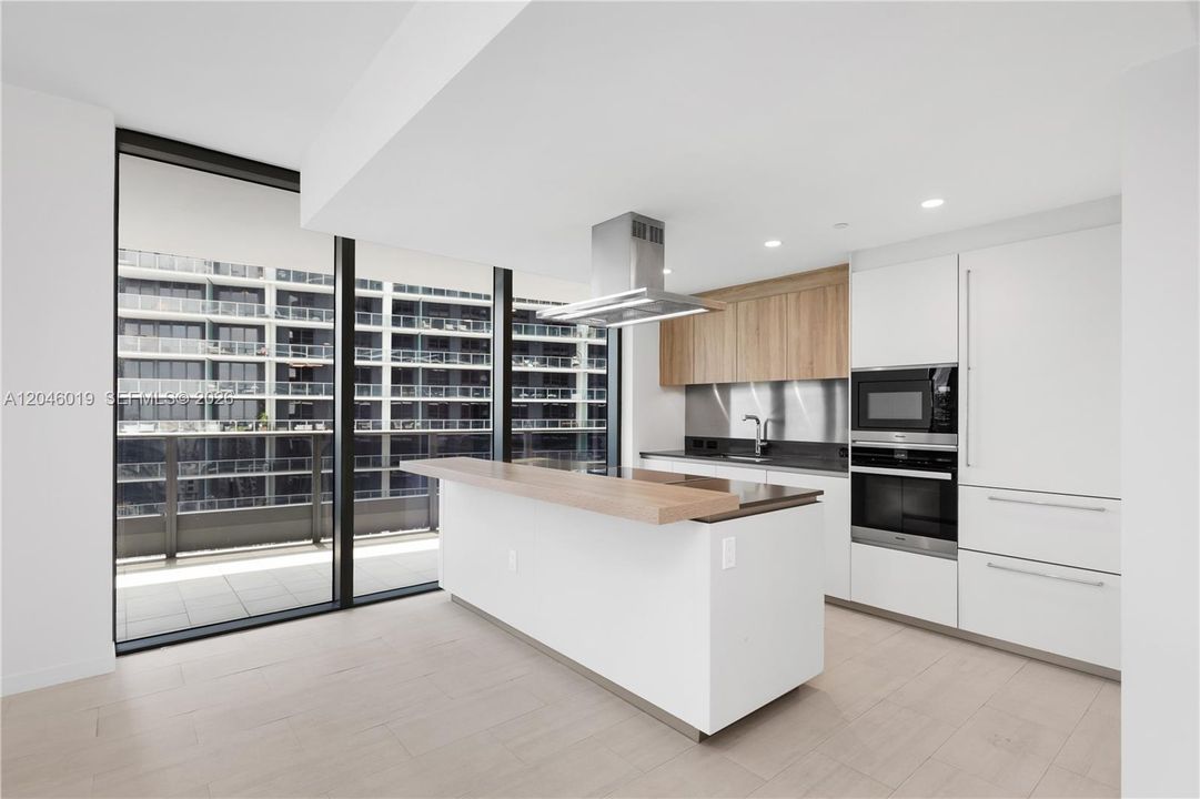 For Sale: $1,599,000 (2 beds, 2 baths, 1334 Square Feet)