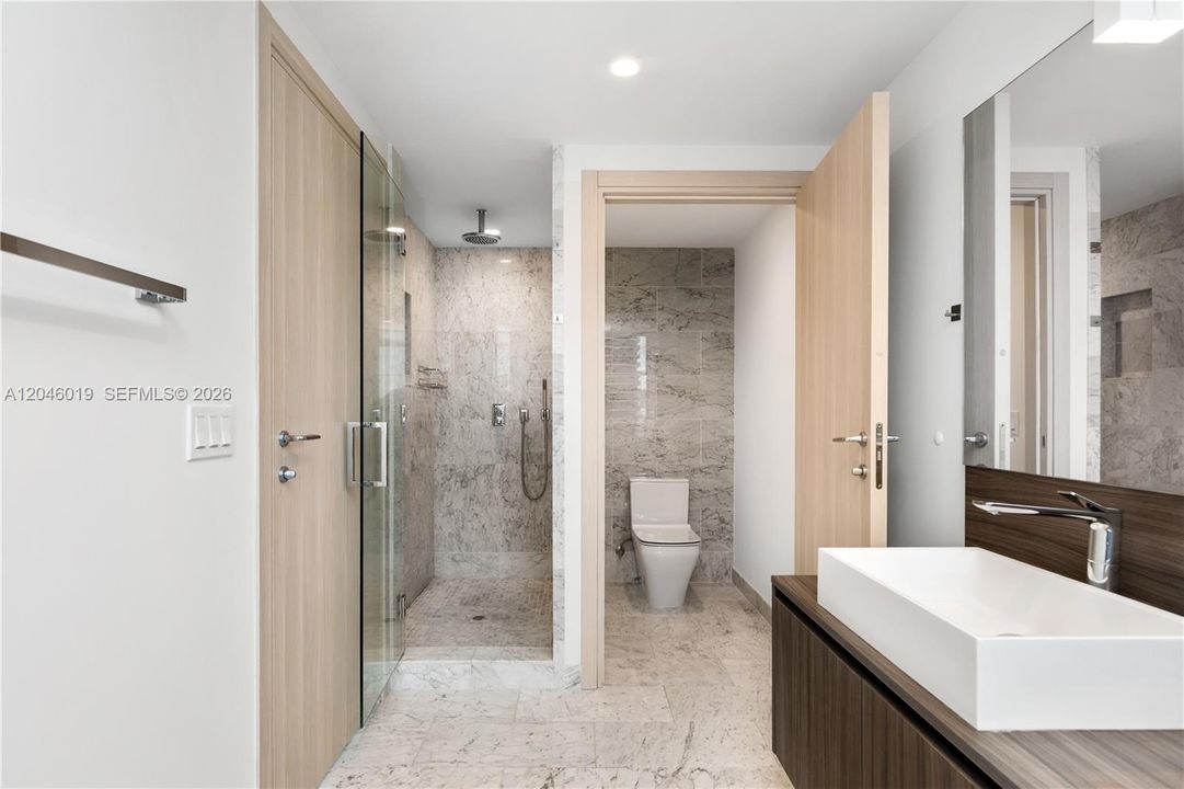 For Sale: $1,599,000 (2 beds, 2 baths, 1334 Square Feet)
