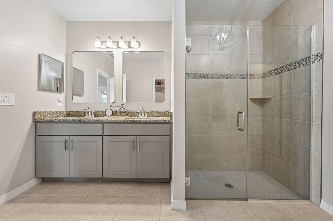 22-web-or-mls-SW Vasari Way-S2806-022