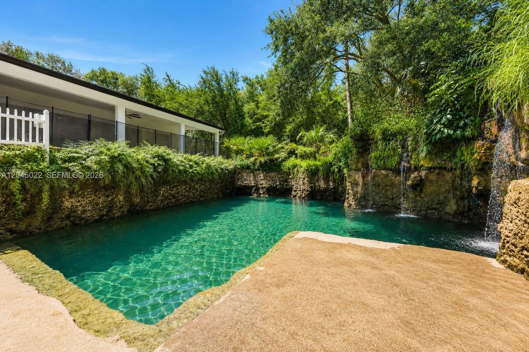 На продажу: $3,499,000 (4 спален, 2 ванн, 3046 Квадратных фут)