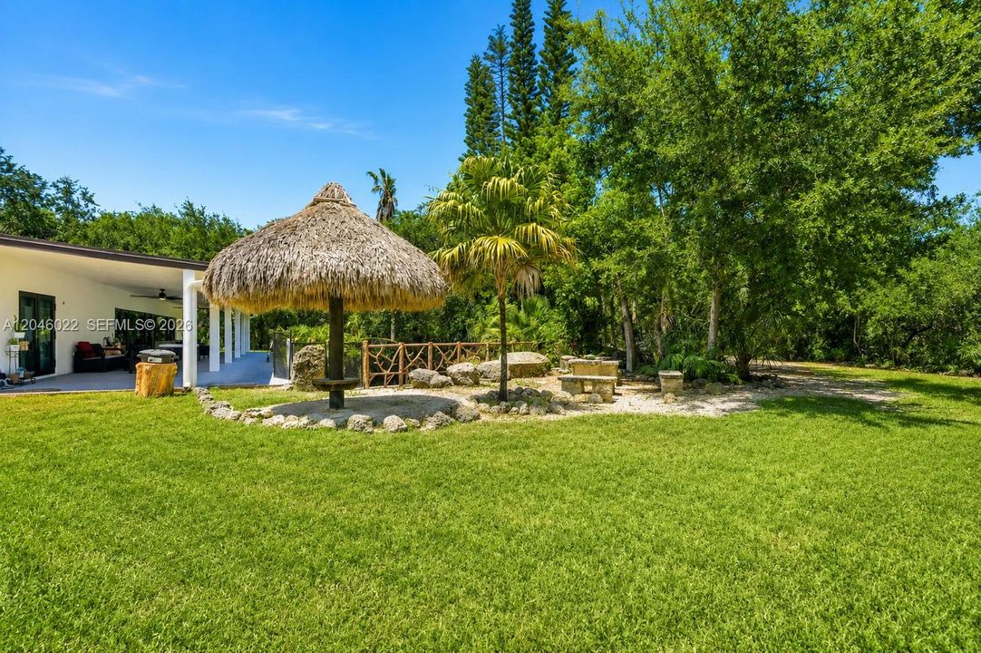 На продажу: $3,499,000 (4 спален, 2 ванн, 3046 Квадратных фут)