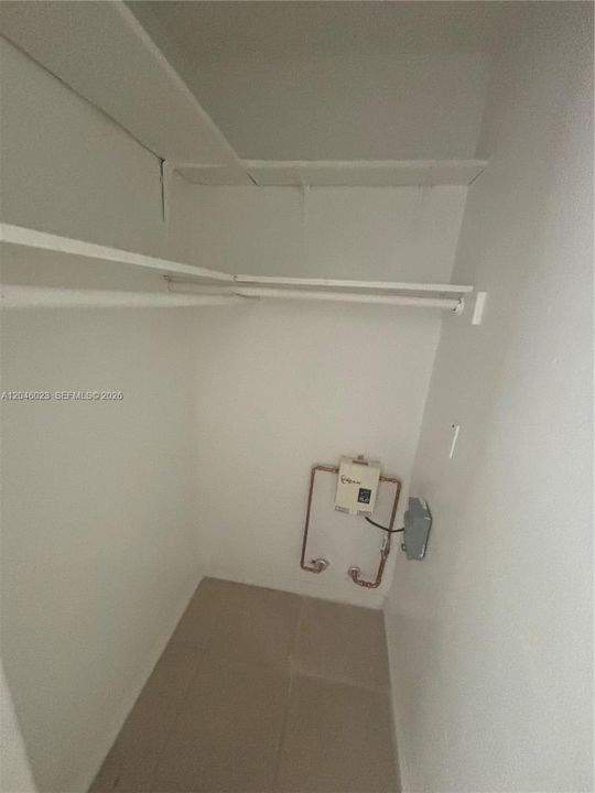 For Rent: $1,475 (1 beds, 1 baths, 1948 Square Feet)