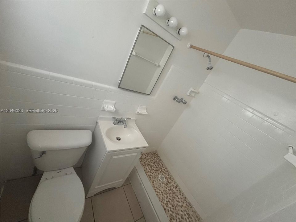 For Rent: $1,475 (1 beds, 1 baths, 1948 Square Feet)