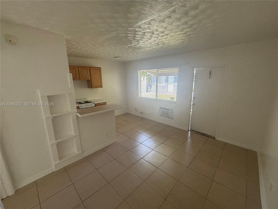 For Rent: $1,475 (1 beds, 1 baths, 1948 Square Feet)