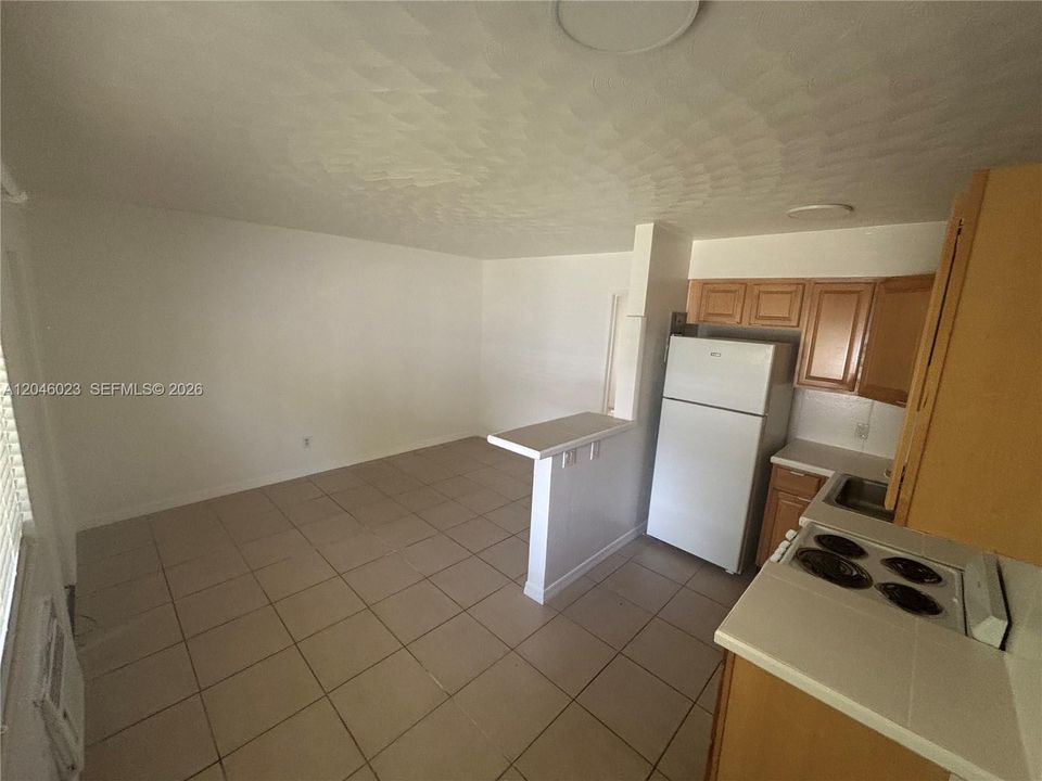 For Rent: $1,475 (1 beds, 1 baths, 1948 Square Feet)