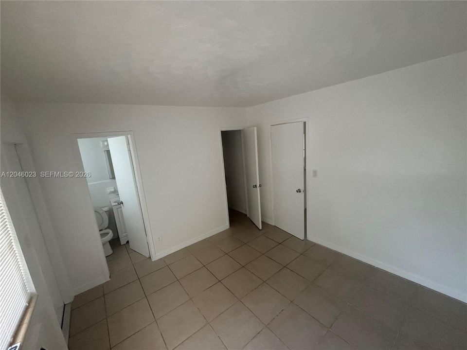 For Rent: $1,475 (1 beds, 1 baths, 1948 Square Feet)