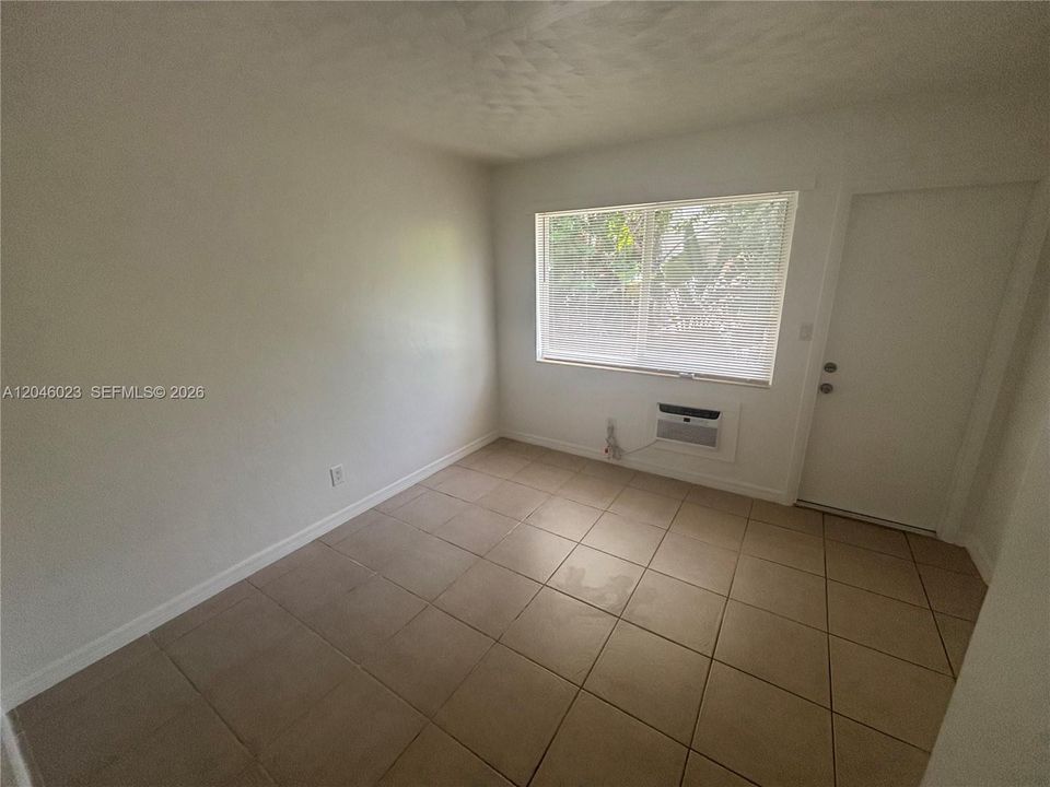 For Rent: $1,475 (1 beds, 1 baths, 1948 Square Feet)