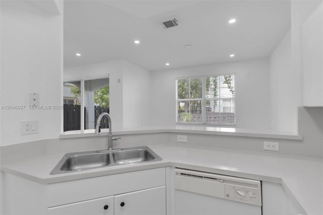 For Rent: $3,600 (3 beds, 2 baths, 1511 Square Feet)