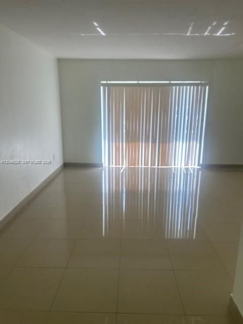 В аренду: $1,900 (1 спален, 1 ванн, 765 Квадратных фут)