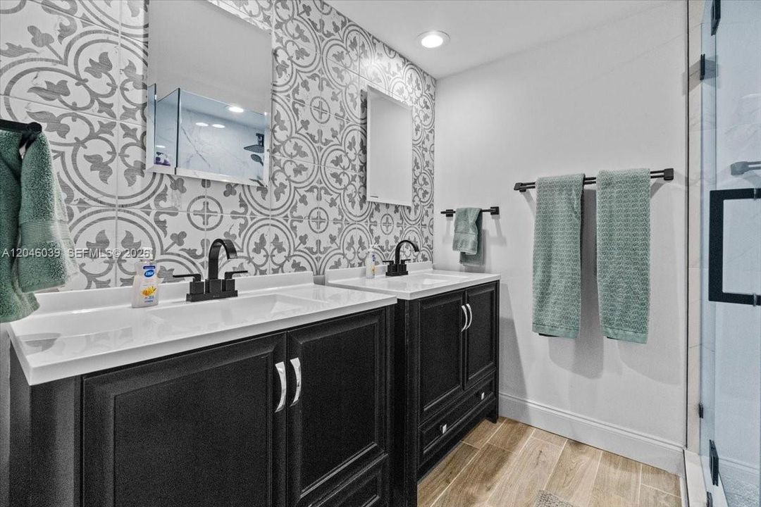 For Sale: $389,000 (2 beds, 2 baths, 1236 Square Feet)