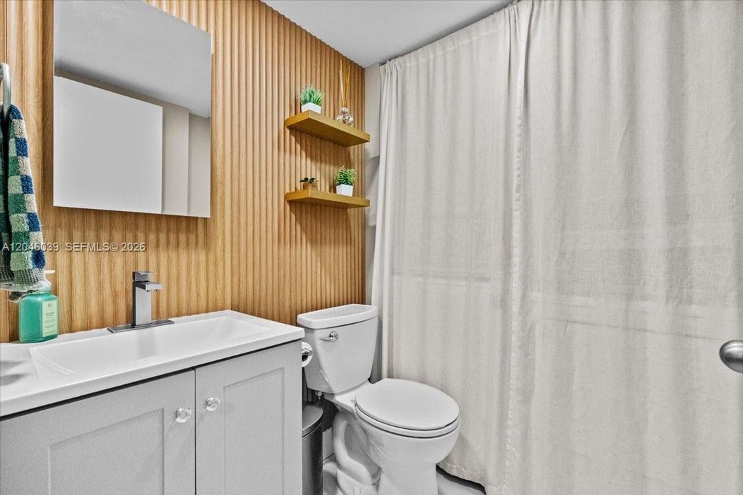 For Sale: $389,000 (2 beds, 2 baths, 1236 Square Feet)