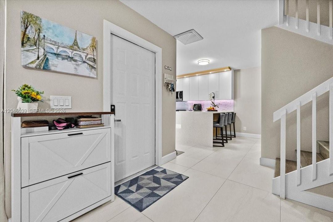 For Sale: $389,000 (2 beds, 2 baths, 1236 Square Feet)