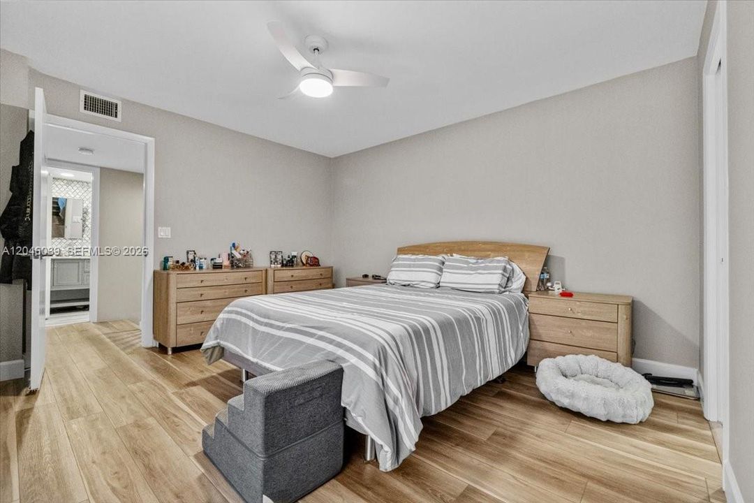 For Sale: $389,000 (2 beds, 2 baths, 1236 Square Feet)