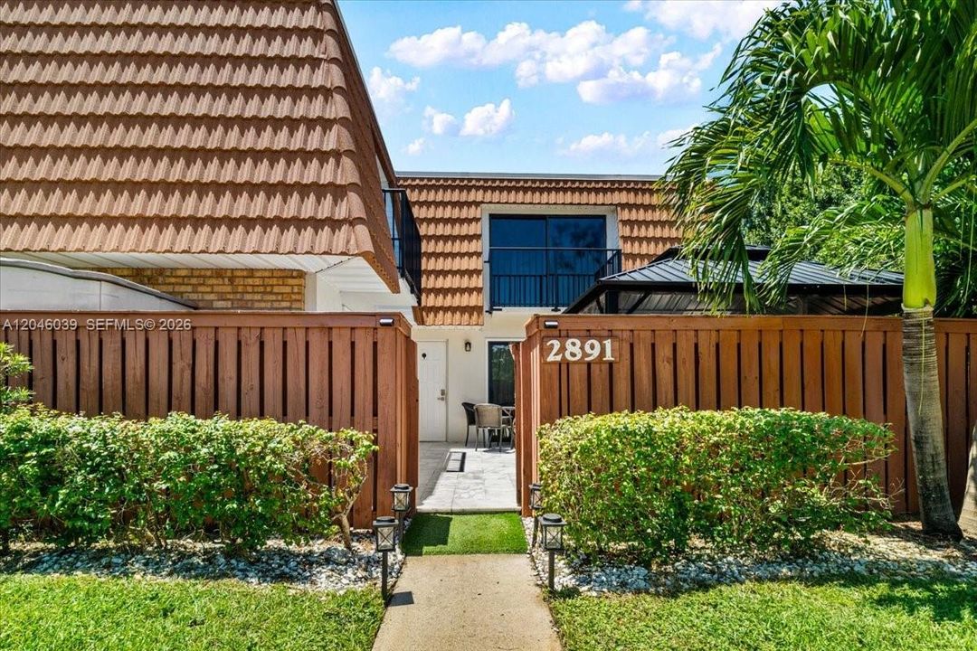 For Sale: $389,000 (2 beds, 2 baths, 1236 Square Feet)