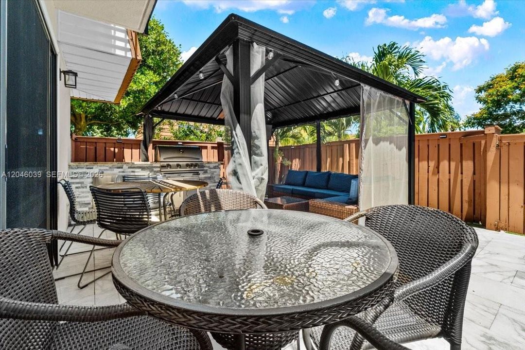 For Sale: $389,000 (2 beds, 2 baths, 1236 Square Feet)