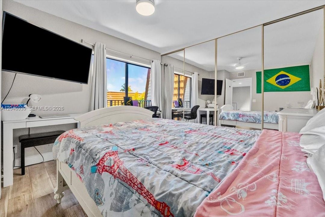 For Sale: $389,000 (2 beds, 2 baths, 1236 Square Feet)