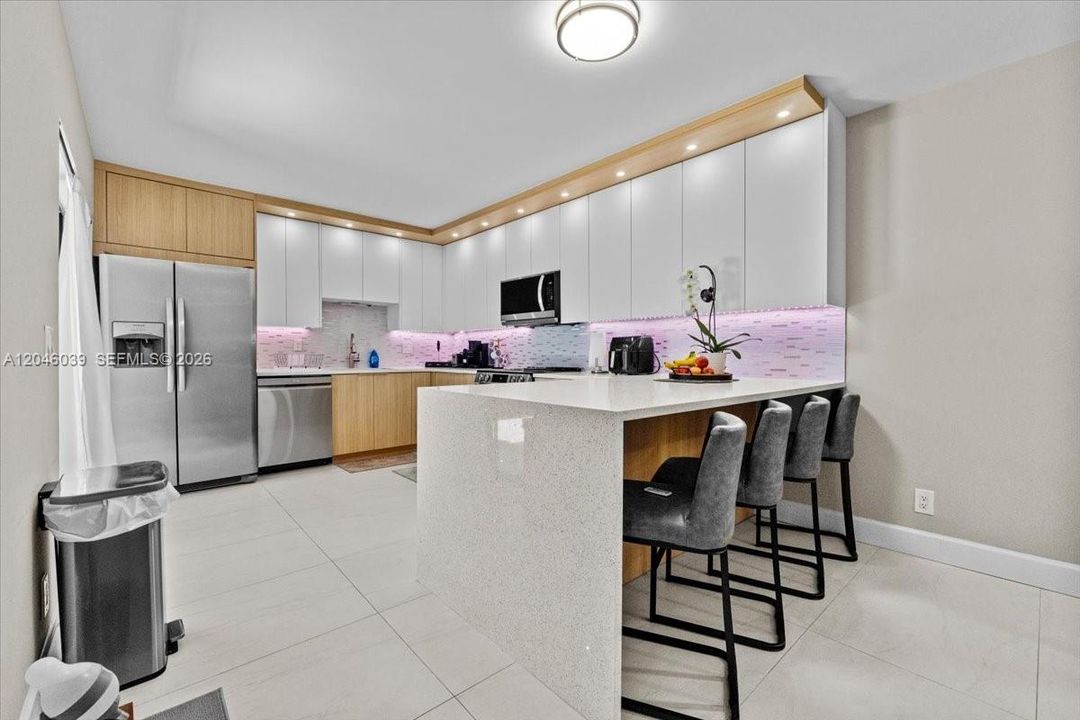 For Sale: $389,000 (2 beds, 2 baths, 1236 Square Feet)