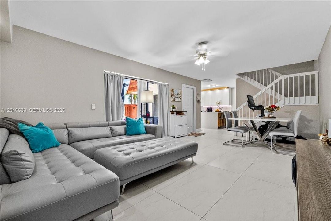For Sale: $389,000 (2 beds, 2 baths, 1236 Square Feet)