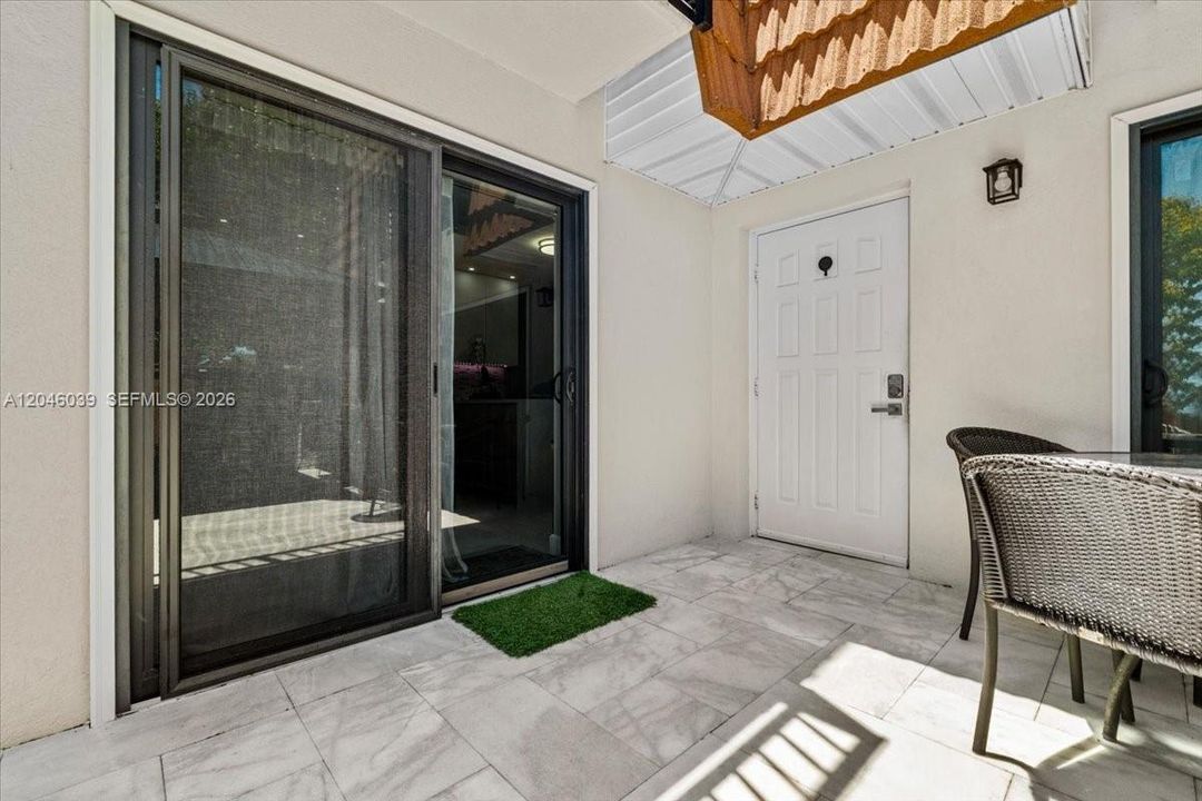 For Sale: $389,000 (2 beds, 2 baths, 1236 Square Feet)