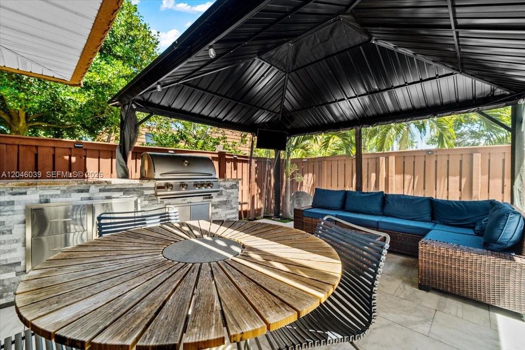 For Sale: $389,000 (2 beds, 2 baths, 1236 Square Feet)