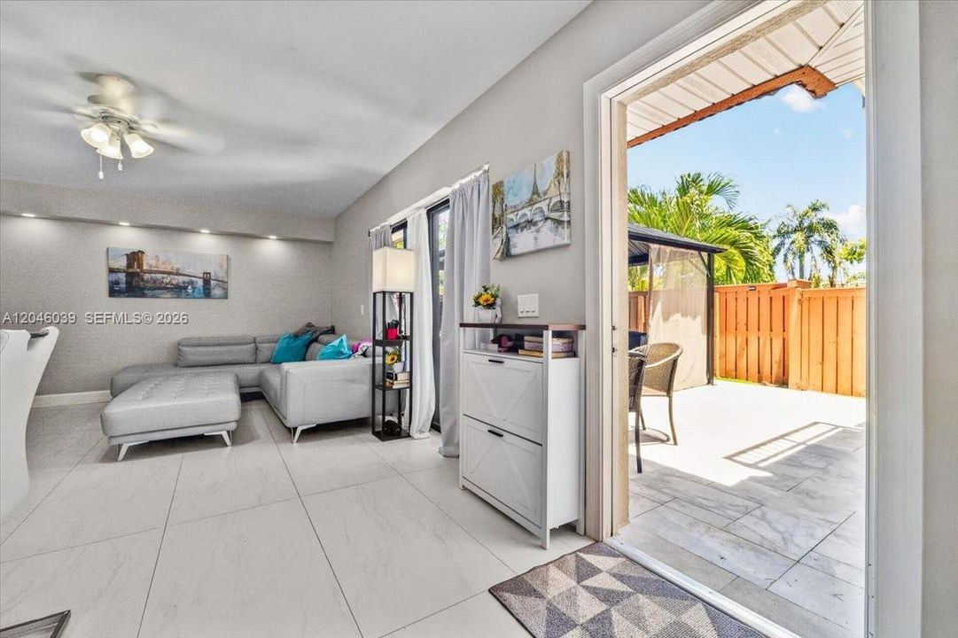 For Sale: $389,000 (2 beds, 2 baths, 1236 Square Feet)