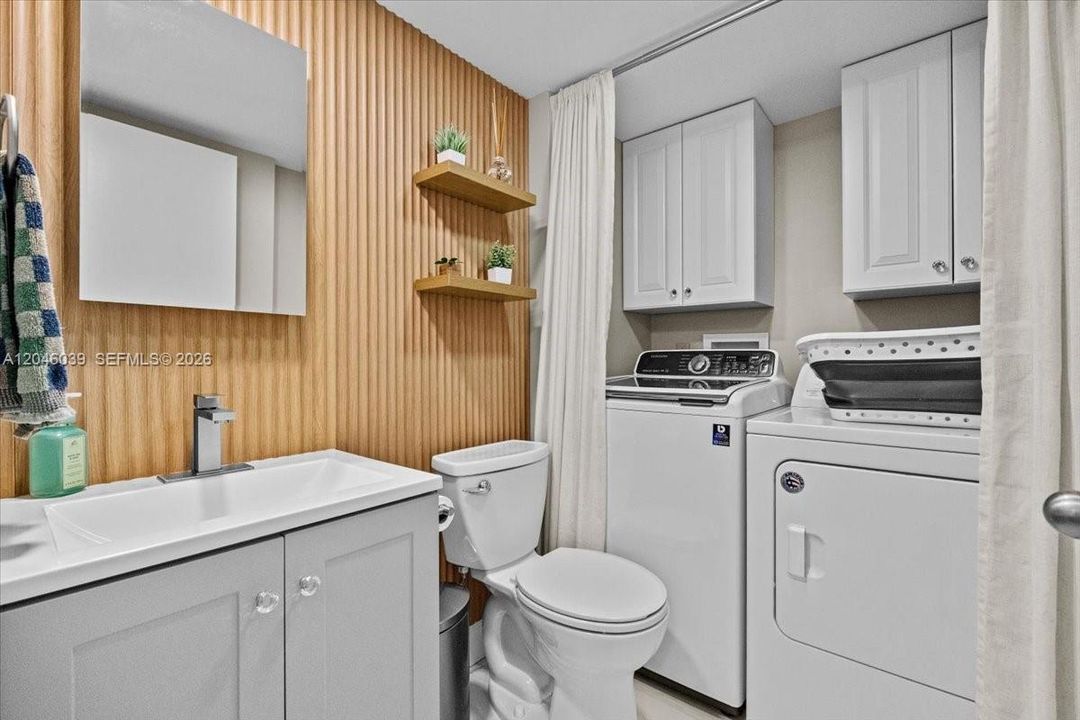 For Sale: $389,000 (2 beds, 2 baths, 1236 Square Feet)