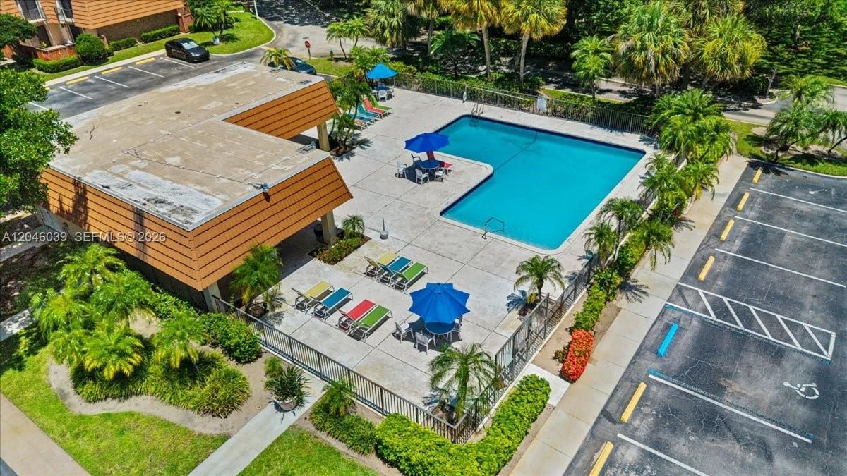 For Sale: $389,000 (2 beds, 2 baths, 1236 Square Feet)
